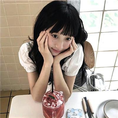 他从火光中走来